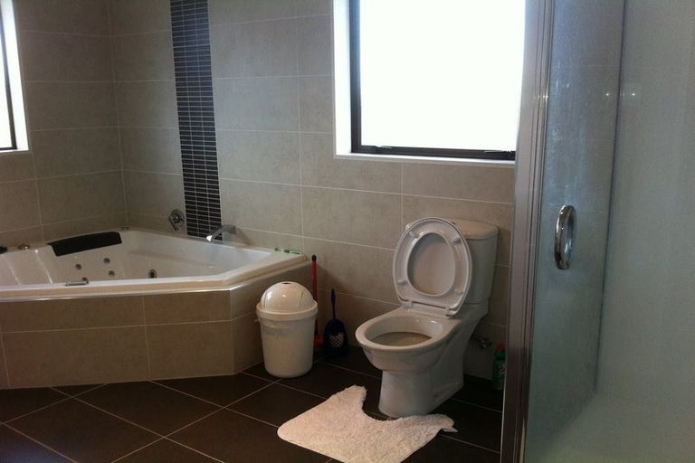 Photo of property in 24 Catlins Place, Fairview Heights, Auckland, 0632