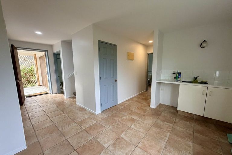 Photo of property in 2/30 Princes Street, Northcote Point, Auckland, 0627