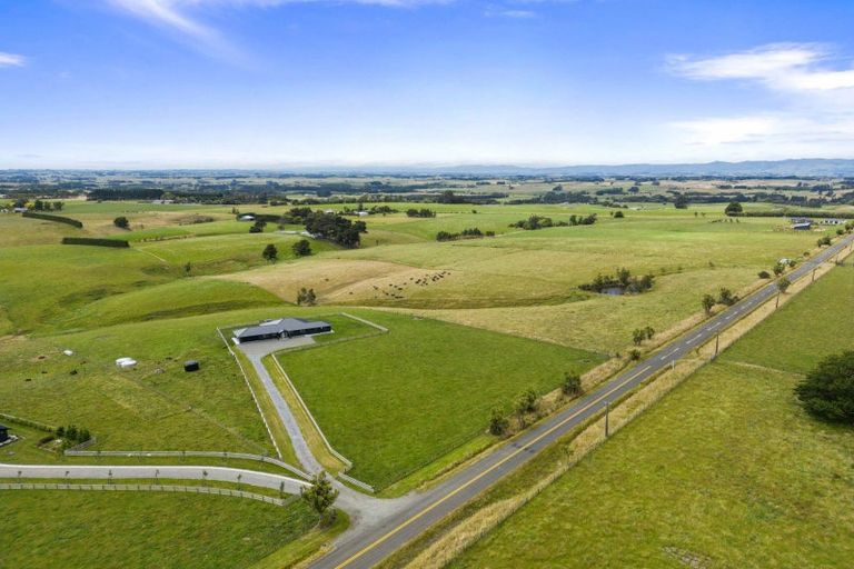 Photo of property in 539 Cemetery Road, Sanson, Palmerston North, 4479