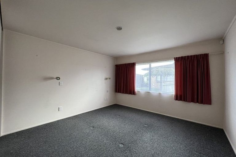 Photo of property in 12/56 Larnoch Road, Henderson, Auckland, 0610