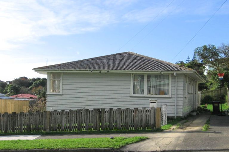 Photo of property in 64 Cardiff Crescent, Cannons Creek, Porirua, 5024