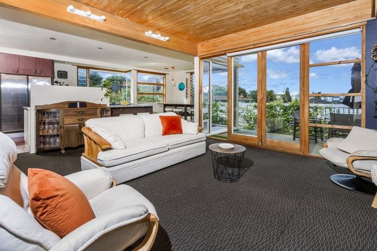 Photo of property in 39a Forrest Hill Road, Milford, Auckland, 0620