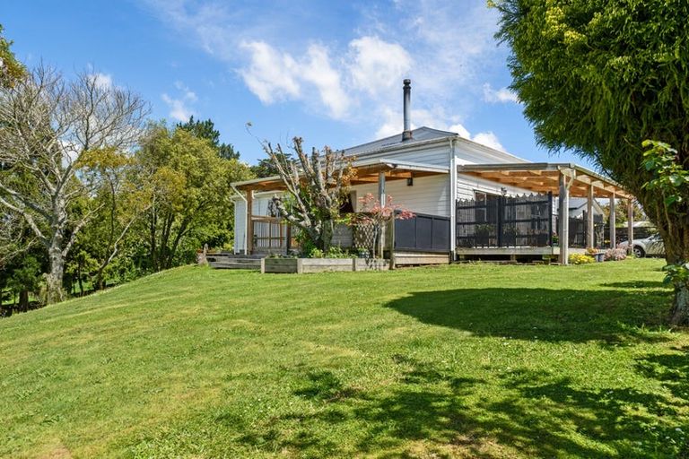 Photo of property in 20 Dudley Road Lower, Inglewood, 4386