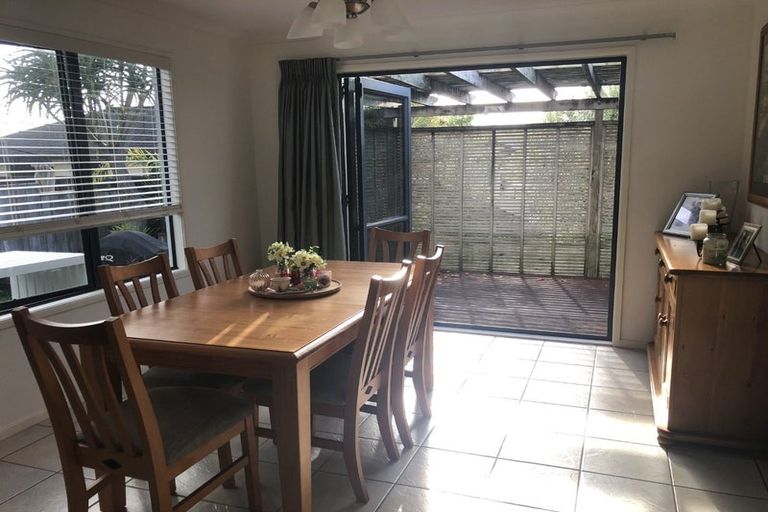 Photo of property in 79 Mt Lebanon Crescent, The Gardens, Auckland, 2105