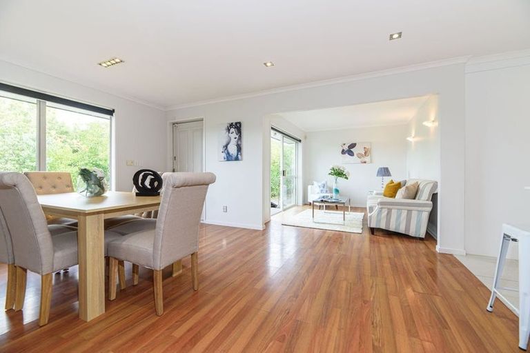 Photo of property in 595 Great South Road, Rosehill, Papakura, 2113