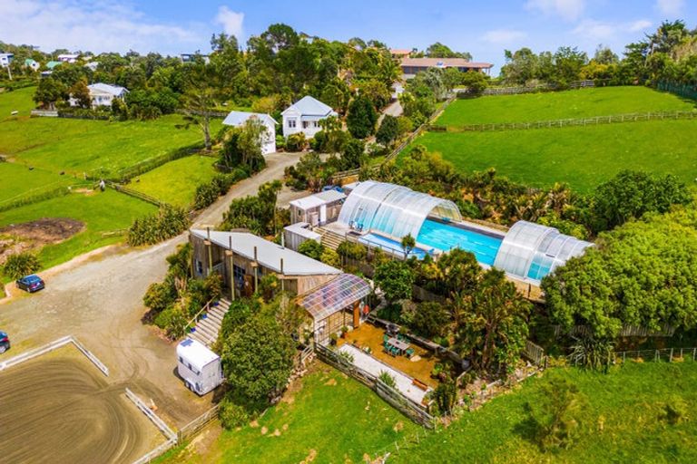 Photo of property in 376 Oaia Road, Muriwai, Waimauku, 0881