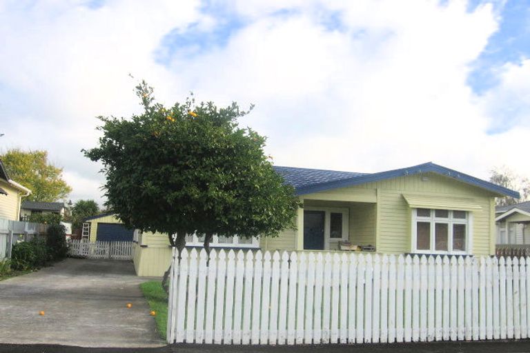 Photo of property in 16 Lyndhurst Street, Takaro, Palmerston North, 4412