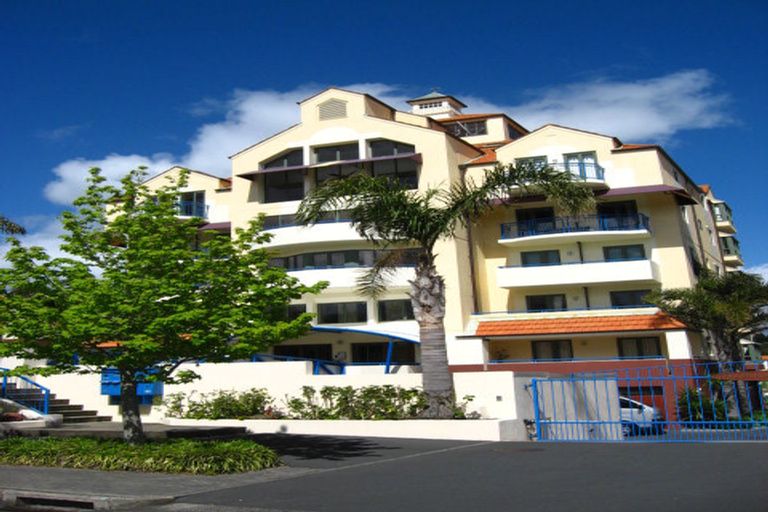 Photo of property in 64 Harbour Village Drive, Gulf Harbour, Whangaparaoa, 0930