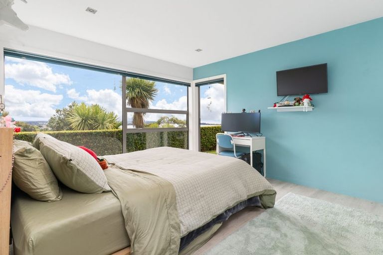 Photo of property in 11 Saint Remy Lane, Redcliffs, Christchurch, 8081