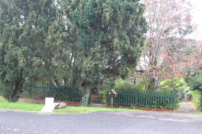 Photo of property in 28 Minnehaha Avenue, Titirangi, Auckland, 0604