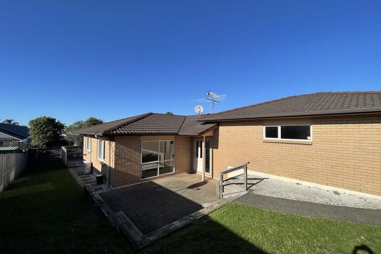 Photo of property in 35 Chesterfield Way, Orewa, 0931