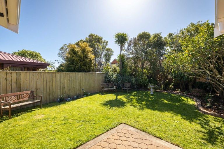Photo of property in 7 Boulevard Drive, Merrilands, New Plymouth, 4312