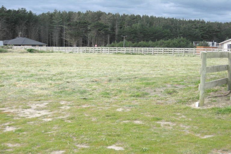 Photo of property in 231 Park Avenue, Waitarere Beach, Levin, 5510