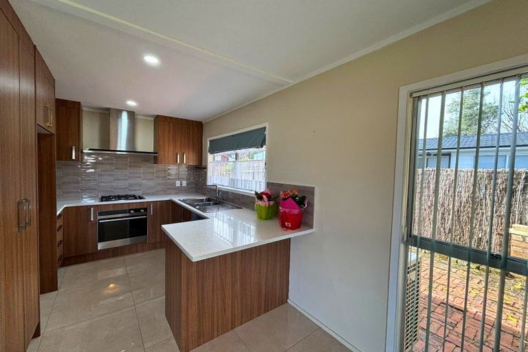 Photo of property in 52 Kurnell Drive, Botany Downs, Auckland, 2010