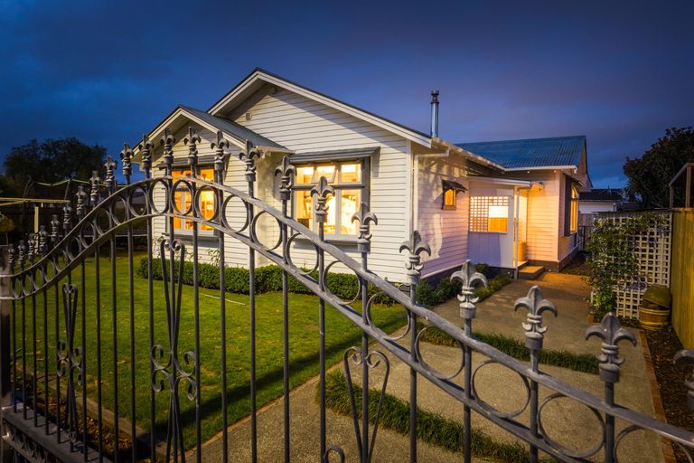 Photo of property in 61 Roy Street, Palmerston North, 4410