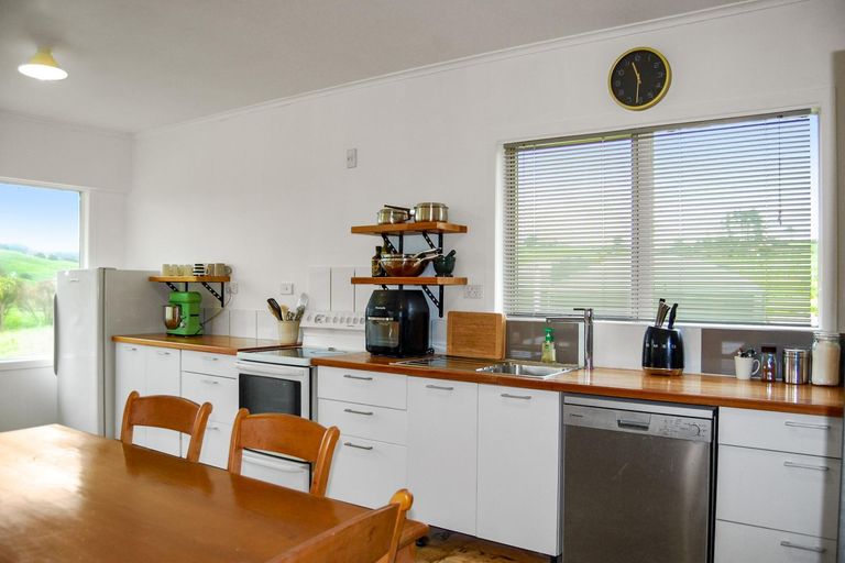 Photo of property in 17 Ranganui Road, Kaiwaka, 0573