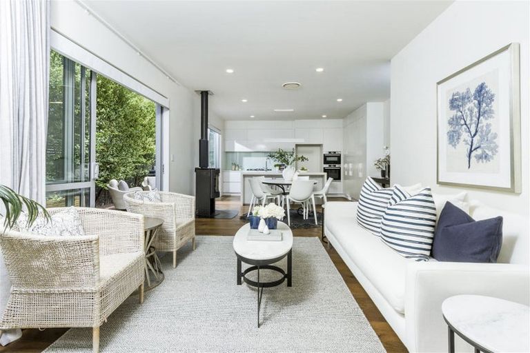 Photo of property in 48 Holland Road, Hillcrest, Auckland, 0627