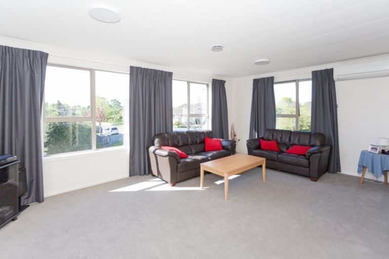 Photo of property in 25 Delaware Crescent, Russley, Christchurch, 8042