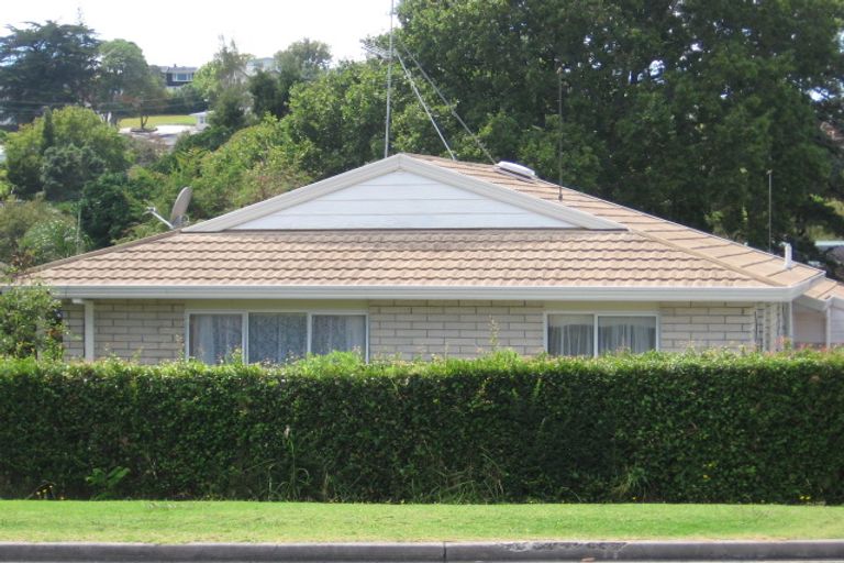 Photo of property in 27 Lyons Avenue, Murrays Bay, Auckland, 0630