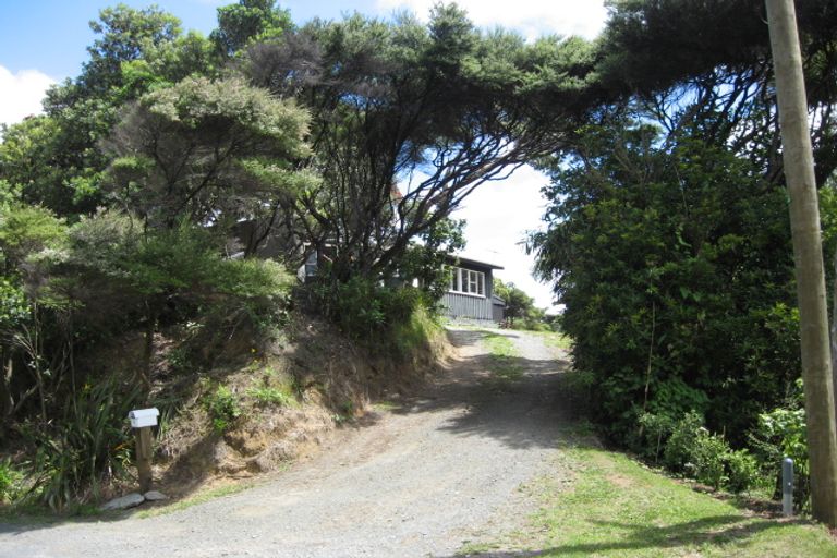 Photo of property in 92 Domain Crescent, Muriwai, Waimauku, 0881