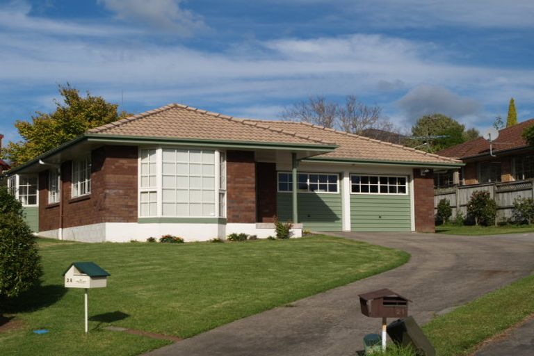 Photo of property in 28 Fieldstone Court, Northpark, Auckland, 2013