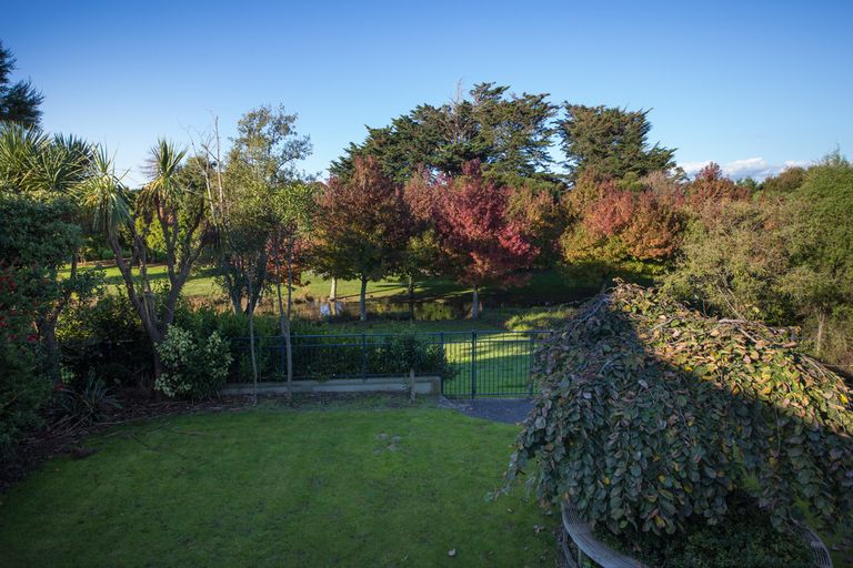 Photo of property in 11 The Oaks, Awapuni, Palmerston North, 4412