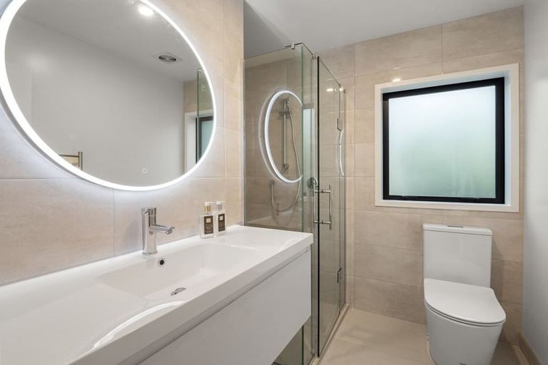 Photo of property in 18 Heaton Grove, Chatswood, Auckland, 0626