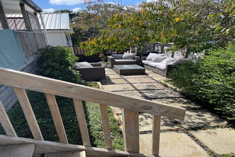 Photo of property in 12 Fresil Lane, Massey, Auckland, 0614