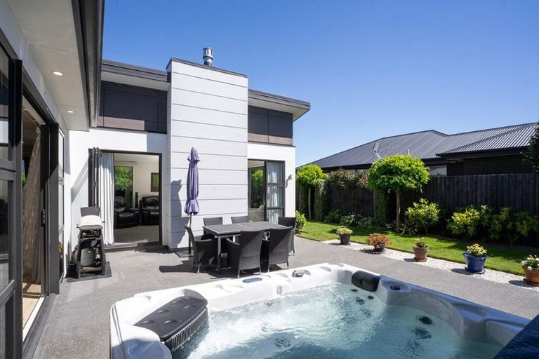 Photo of property in 1 Bargrove Close, Halswell, Christchurch, 8025