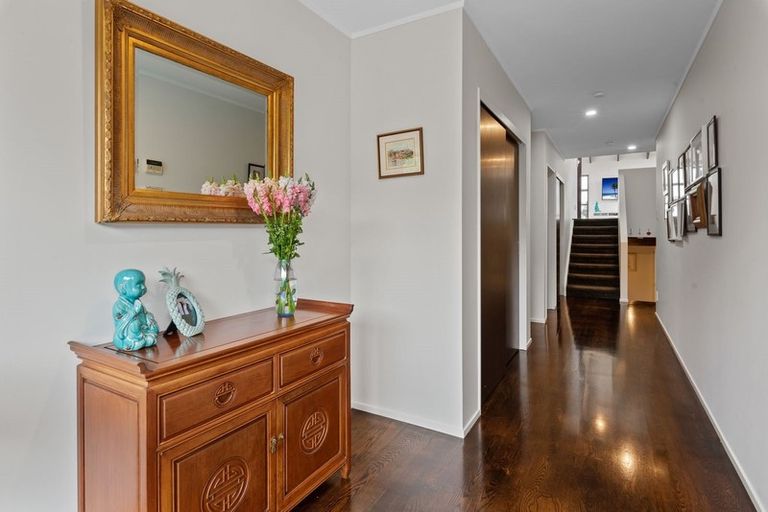 Photo of property in 17 Chatham Avenue, Paremoremo, Auckland, 0632