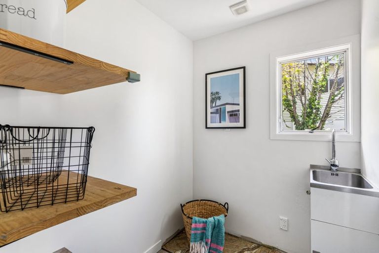 Photo of property in 16 Dunraven Place, Torbay, Auckland, 0630