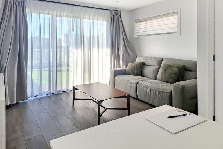 Photo of property in 2/598 Te Atatu Road, Te Atatu Peninsula, Auckland, 0610