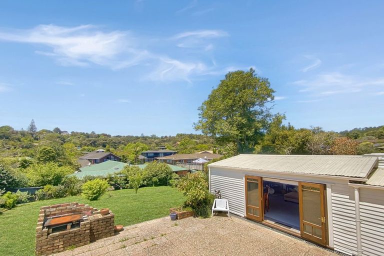 Photo of property in 122 Atkinson Road, Titirangi, Auckland, 0604