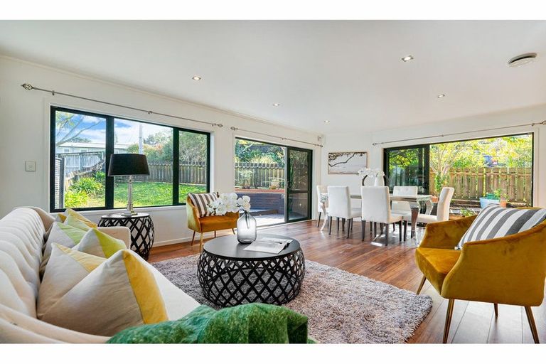 Photo of property in 17a Atkinson Road, Titirangi, Auckland, 0604