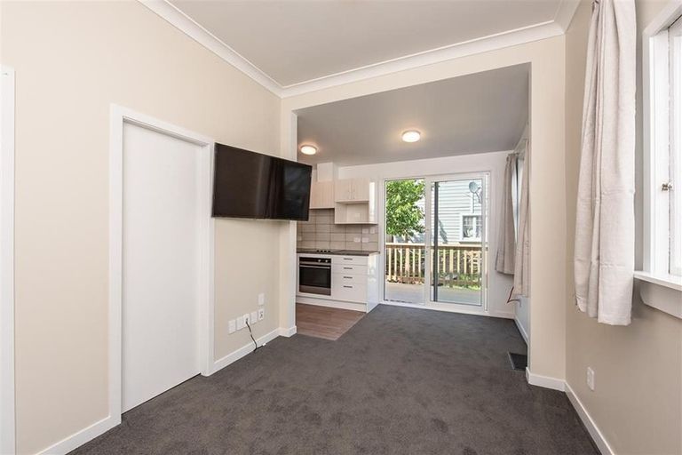 Photo of property in 15 Hall Street, Newtown, Wellington, 6021