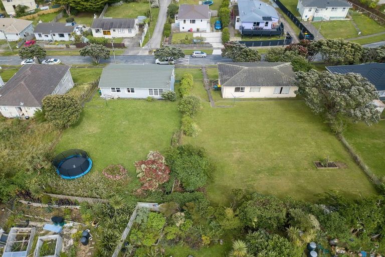Photo of property in 11 Taupiri Crescent, Titahi Bay, Porirua, 5022