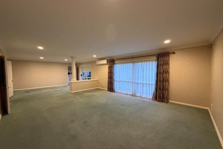 Photo of property in 12 Conacher Close, East Tamaki Heights, Auckland, 2016