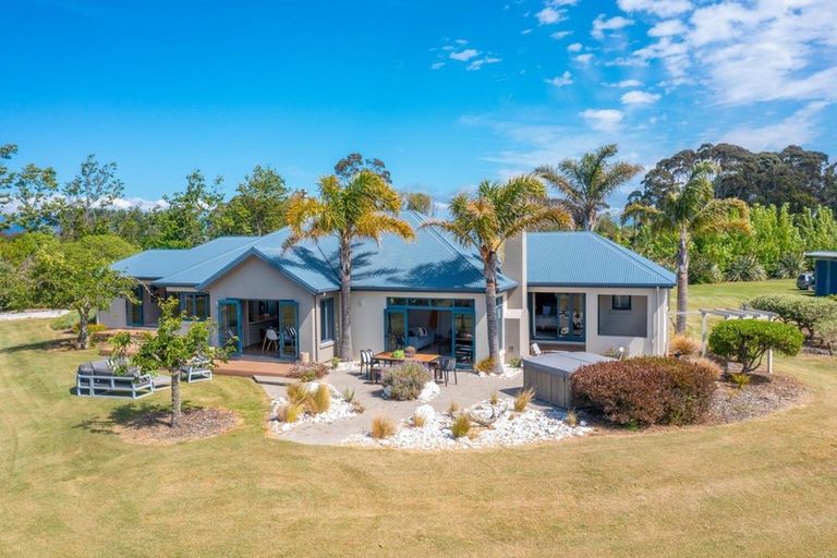 Photo of property in 32 Broadsea Avenue, Ruby Bay, Mapua, 7005