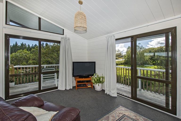 Photo of property in 4 Skelton Crescent, Paparoa, 0571
