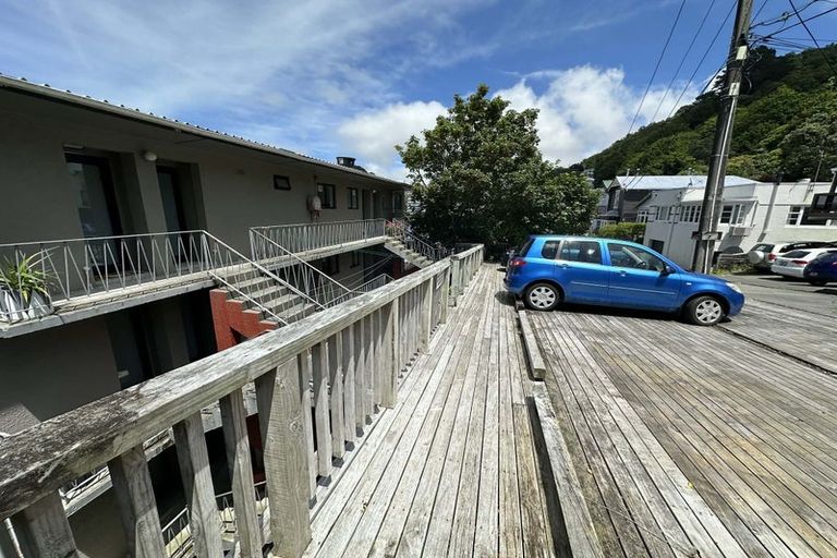 Photo of property in Barton Flats, 1/9-11 Barton Terrace, Thorndon, Wellington, 6011