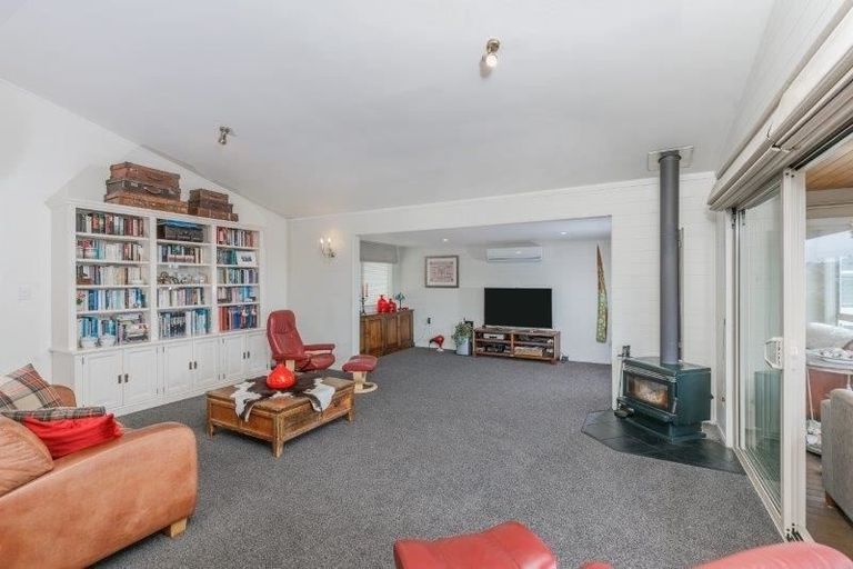 Photo of property in 3 Tanglewood Place, Cockle Bay, Auckland, 2014