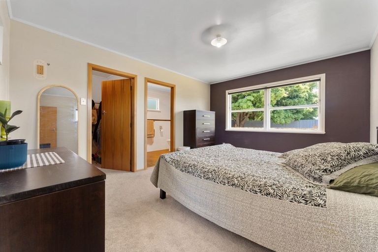 Photo of property in 8 Essex Place, Milson, Palmerston North, 4414