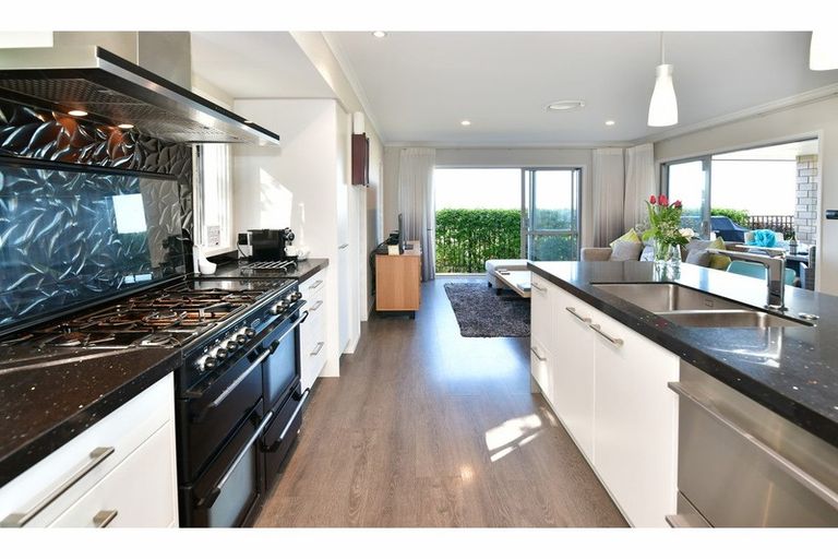 Photo of property in 69 Hillcrest Road, Hatfields Beach, Orewa, 0931