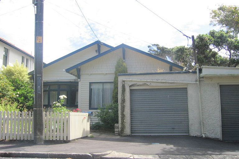 Photo of property in 16 Moana Road, Kelburn, Wellington, 6012