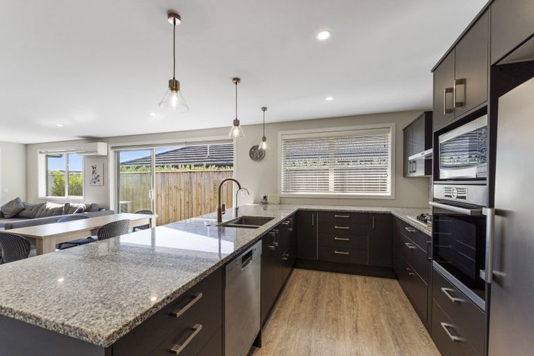 Photo of property in 5 Mahia Lane, Waikanae, 5036