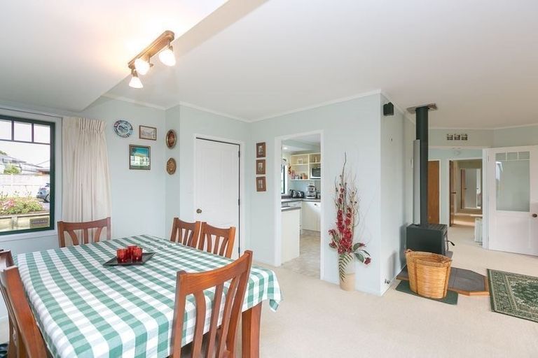 Photo of property in 6 Pararewa Drive, Whalers Gate, New Plymouth, 4310