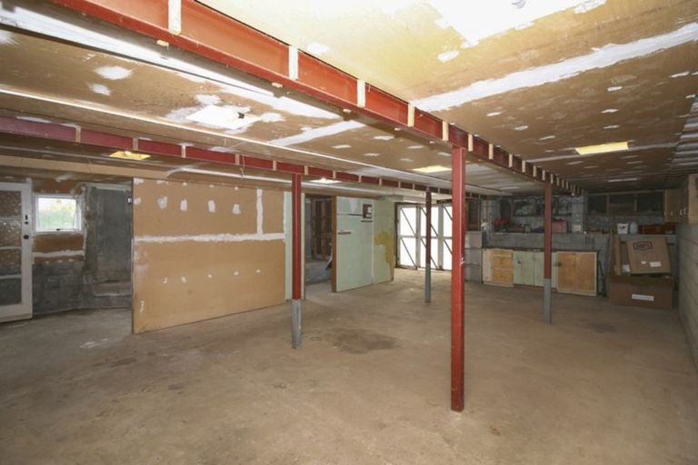 Photo of property in 44 Endeavour Street, Marfell, New Plymouth, 4310