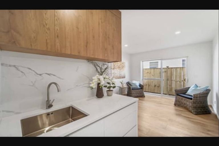 Photo of property in 17 Koiora Road, Clarks Beach, 2122