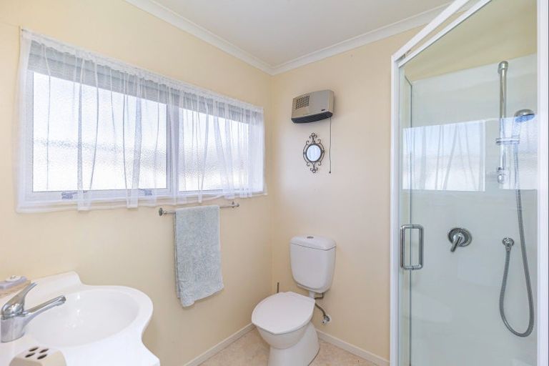 Photo of property in 68 Weraroa Road, Levin, 5510