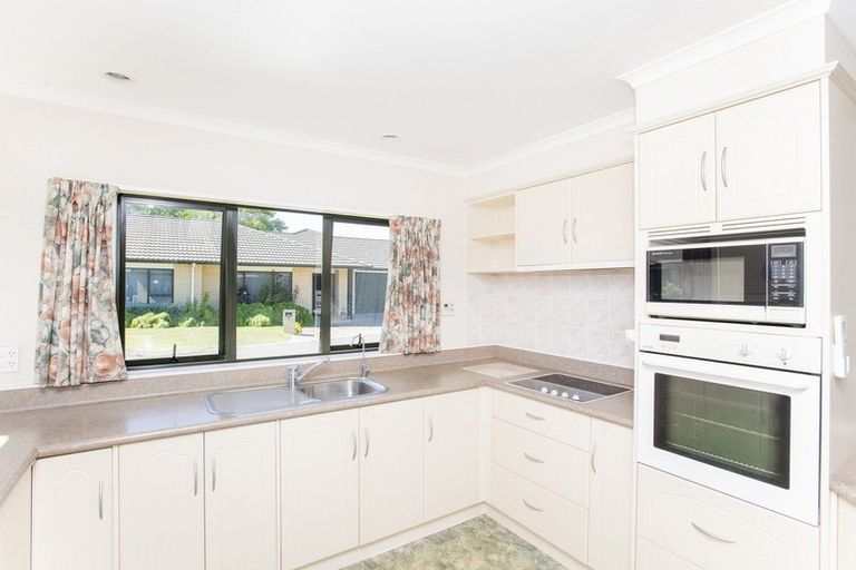 Photo of property in 1 Coulston Place, Riverdale, Gisborne, 4010